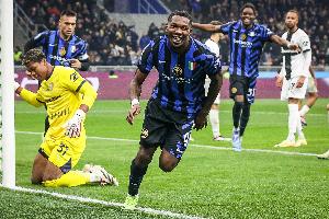 意天空：小图拉姆、邓弗里斯和泽林斯基单独训练，已经接近康复